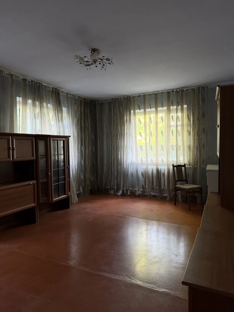Продаж будинку у тихому місці