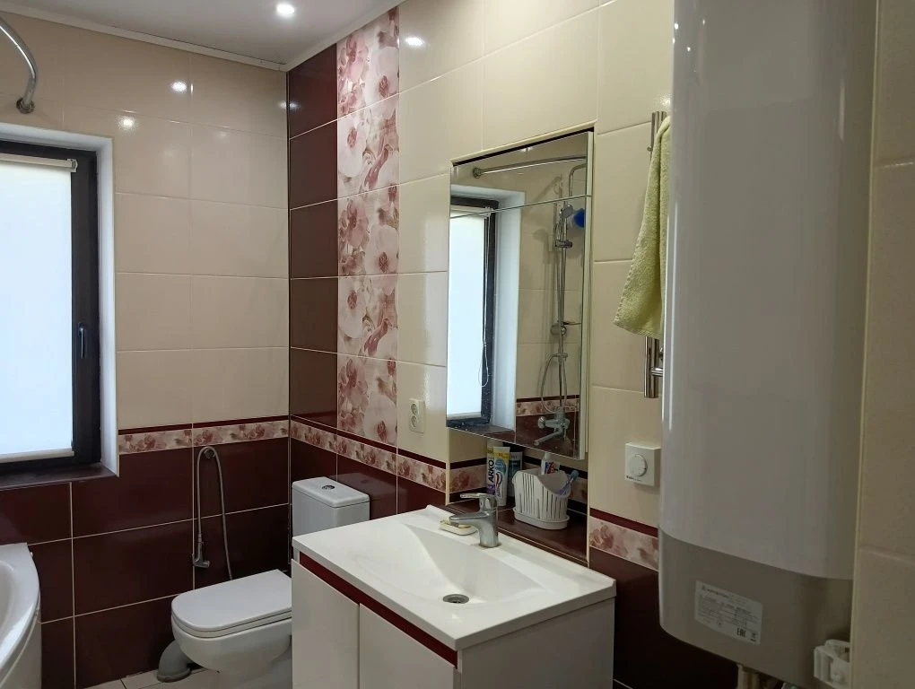 Продам приватній будинок 115 м2 на Дачном.