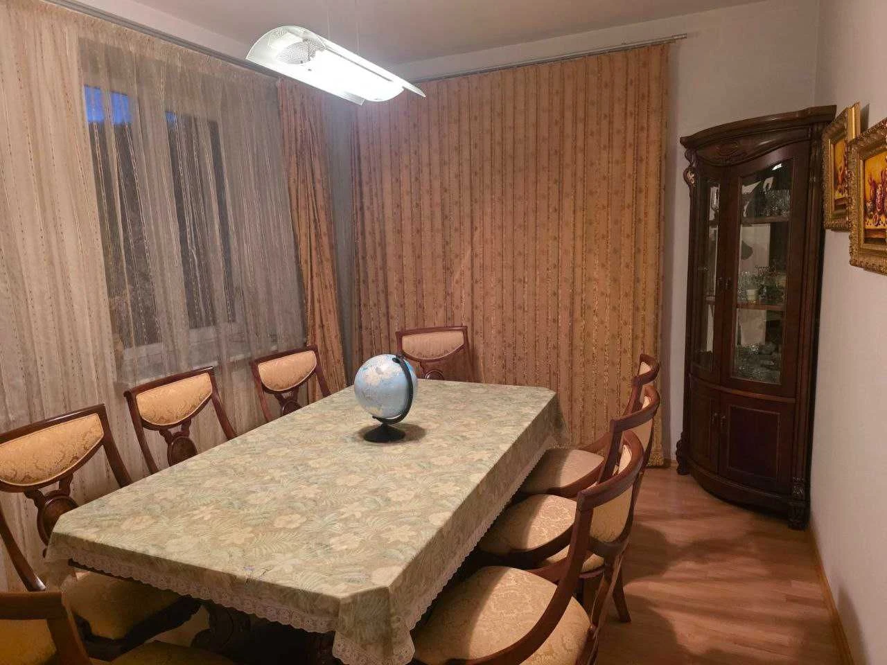 Продам двоповерховий будинок 260 кв м