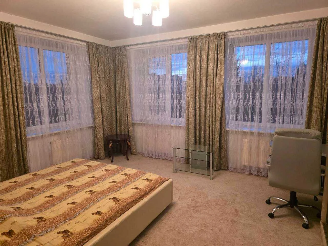 Продам двоповерховий будинок 260 кв м