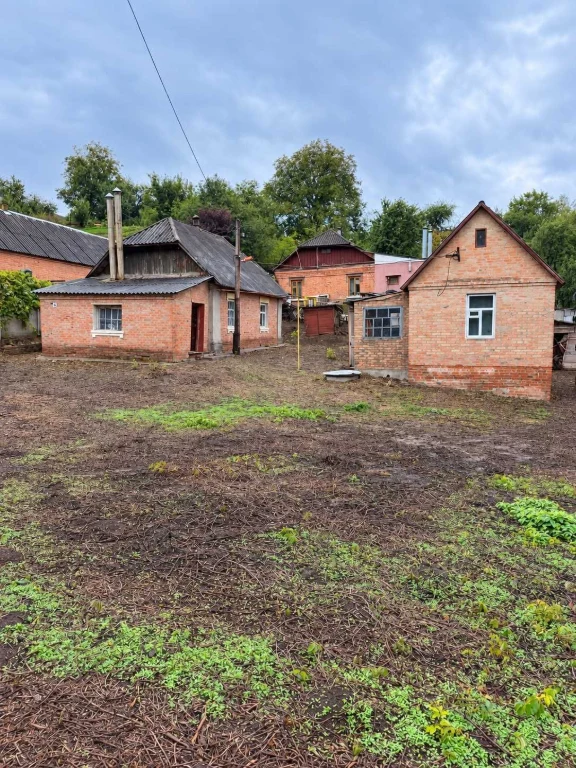 Продам будинок із ділянкою 6 соток у Ромнах — 6 000 доларів