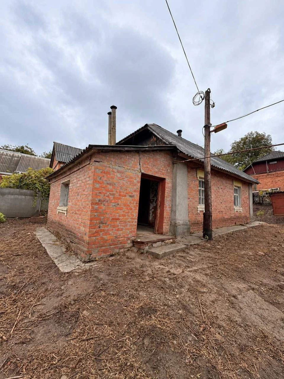 Продам будинок із ділянкою 6 соток у Ромнах — 6 000 доларів