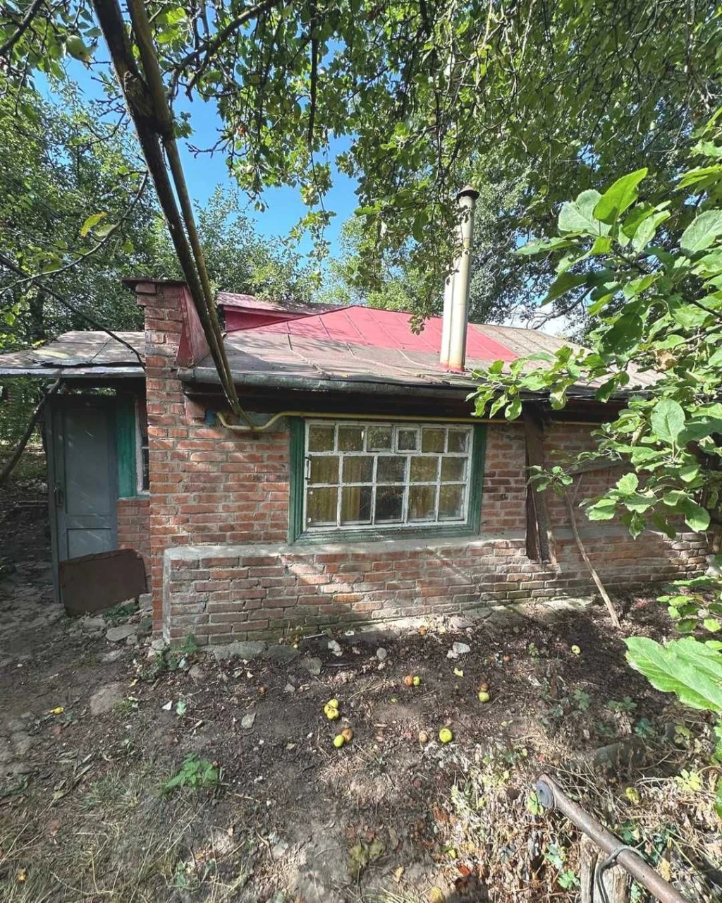 Продам частину будинку 51 м² із ділянкою 10 соток у Ромнах
