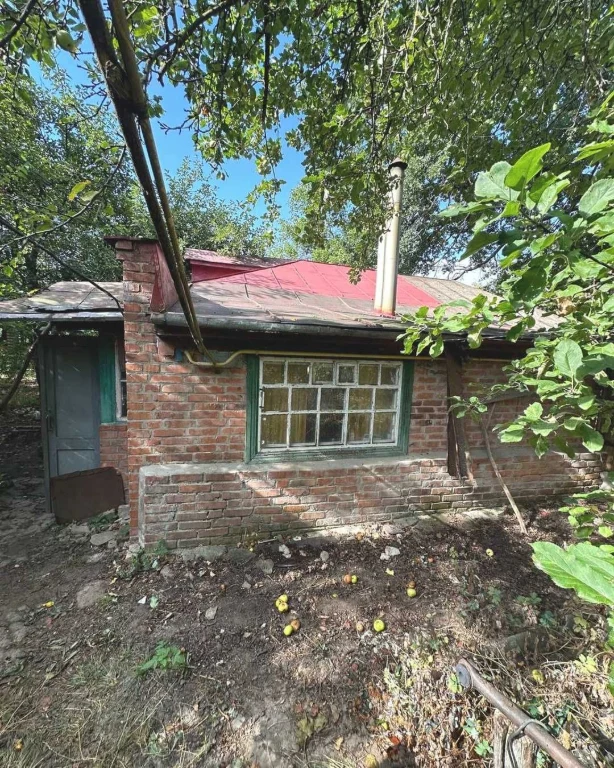 Продам частину будинку 51 м² із ділянкою 10 соток у Ромнах