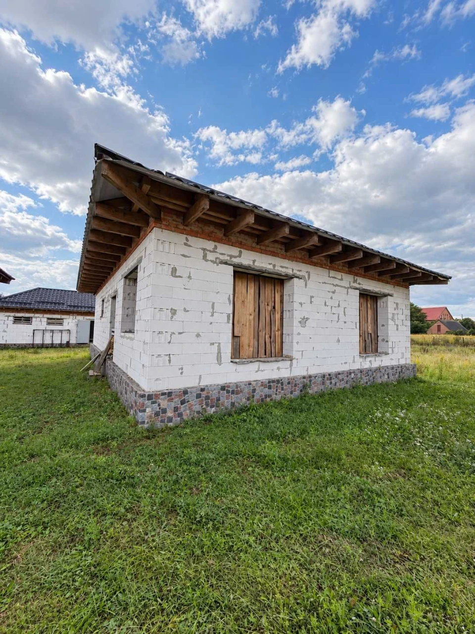 Продам будинок із гаражем, лазнею та літньою кухнею