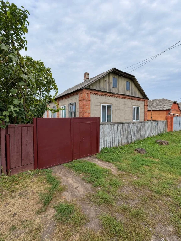 Продам будинок із літньою кухнею та городом — $16 000