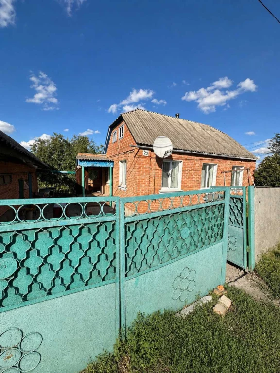 Продам будинок 58 м² із ділянкою та гаражем у Ромнах