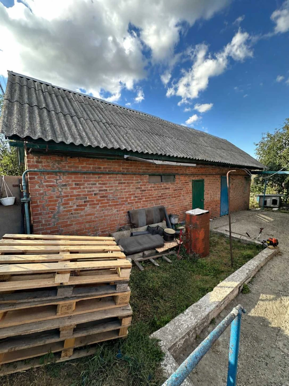 Продам будинок 58 м² із ділянкою та гаражем у Ромнах