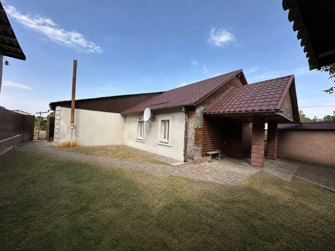 Продаж бази з будинком, гаражами та ангарами, вул. Залізничн
