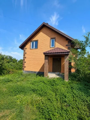 Продам двоповерховий будинок із мансардою та гаражем, центр