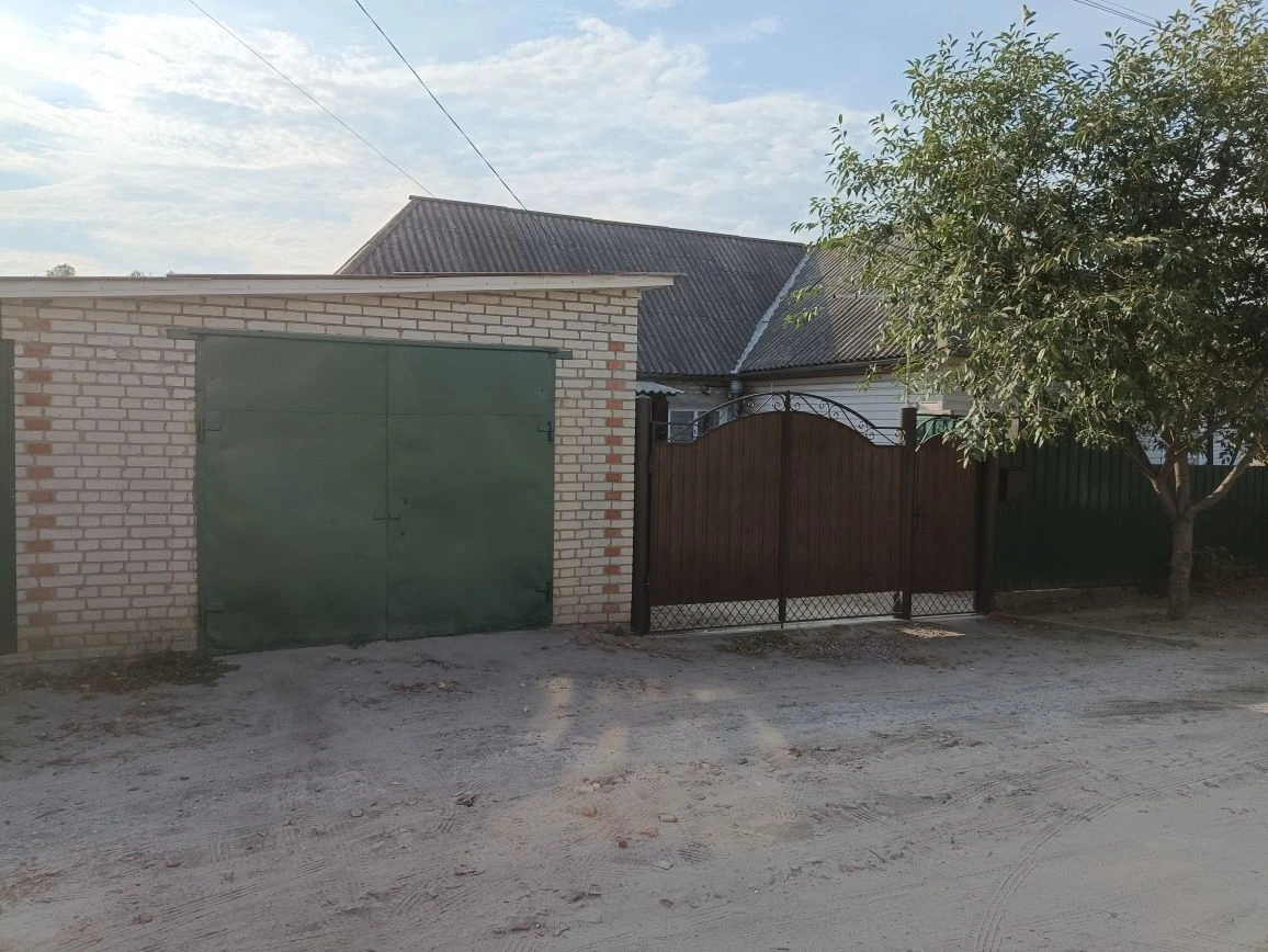 Будинок в місті Тростянець Сумської області по вул. Патона 1