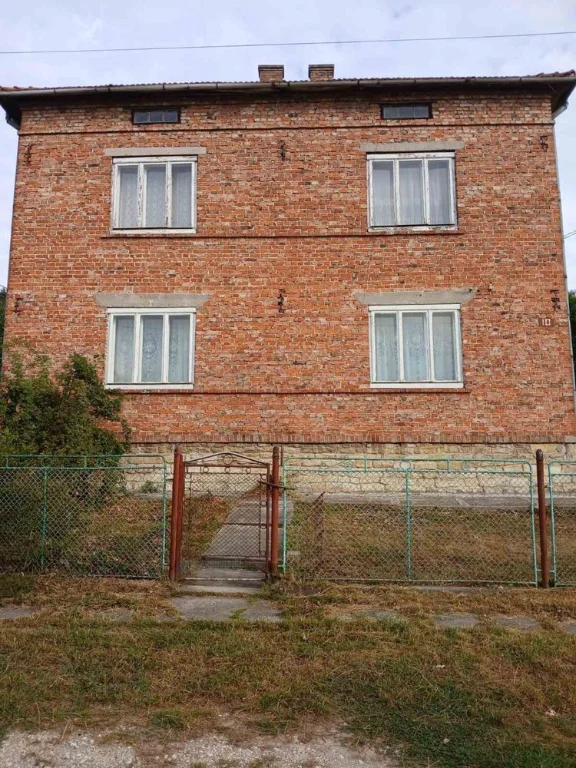 Будинок цегляний двоповерховий