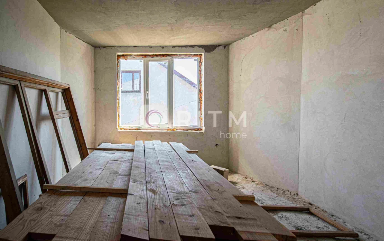 Будинок 200 м2  за вул. Топольна (м. Бережани)