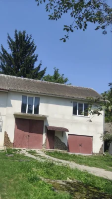 Дворівневий будинок