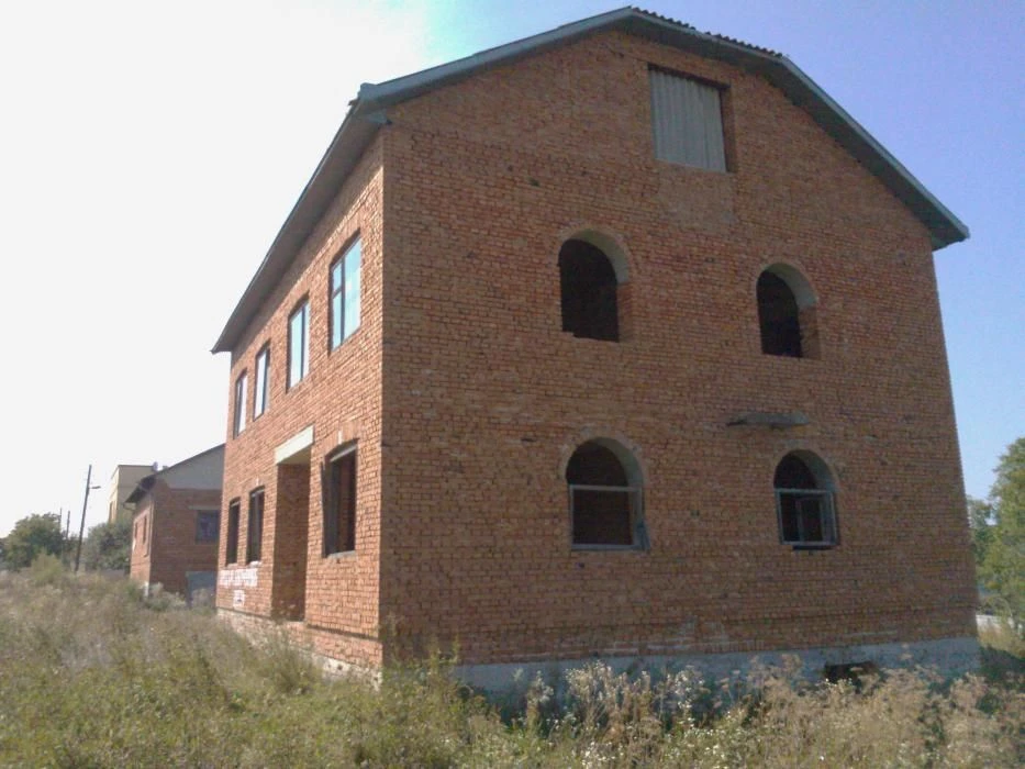 Земельна ділянка з Будинком