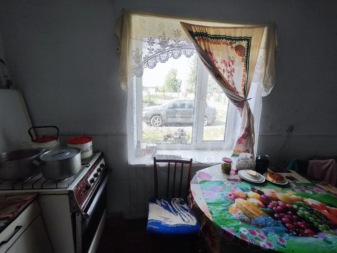 Продається приватний будинок із присадибною ділянкою в с. Пе