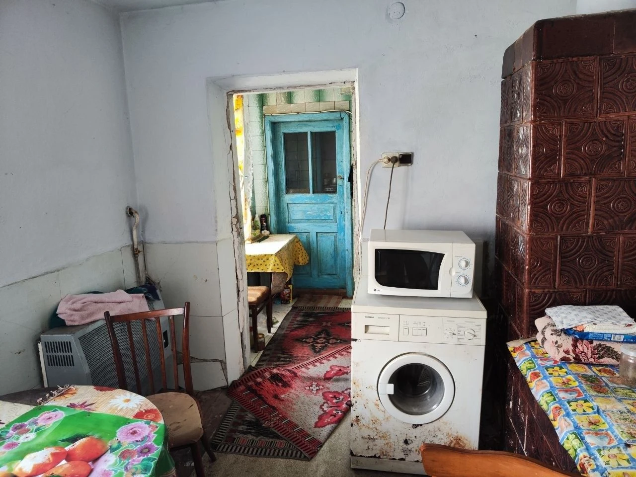 Продається приватний будинок із присадибною ділянкою в с. Пе