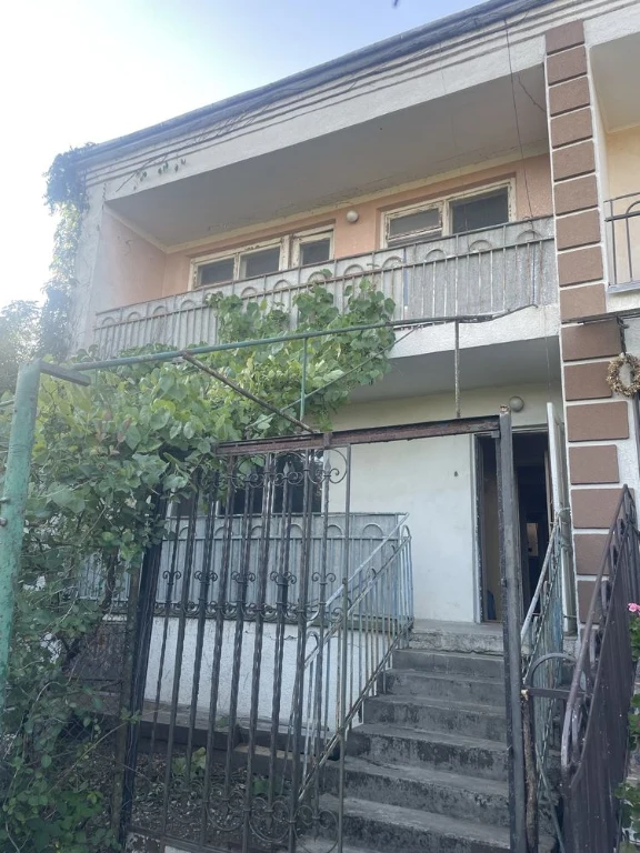 Продається житловий будинок в м. Заліщики