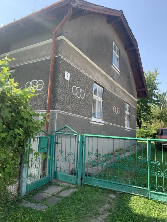 Продам будинок +велика земельна ділянка .місто Бучач
