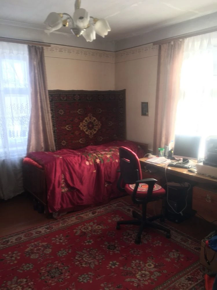 Продам будинок +велика земельна ділянка .місто Бучач