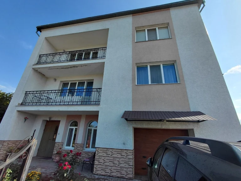 Продається чудовий будинок 290 м.кв у м. Збараж