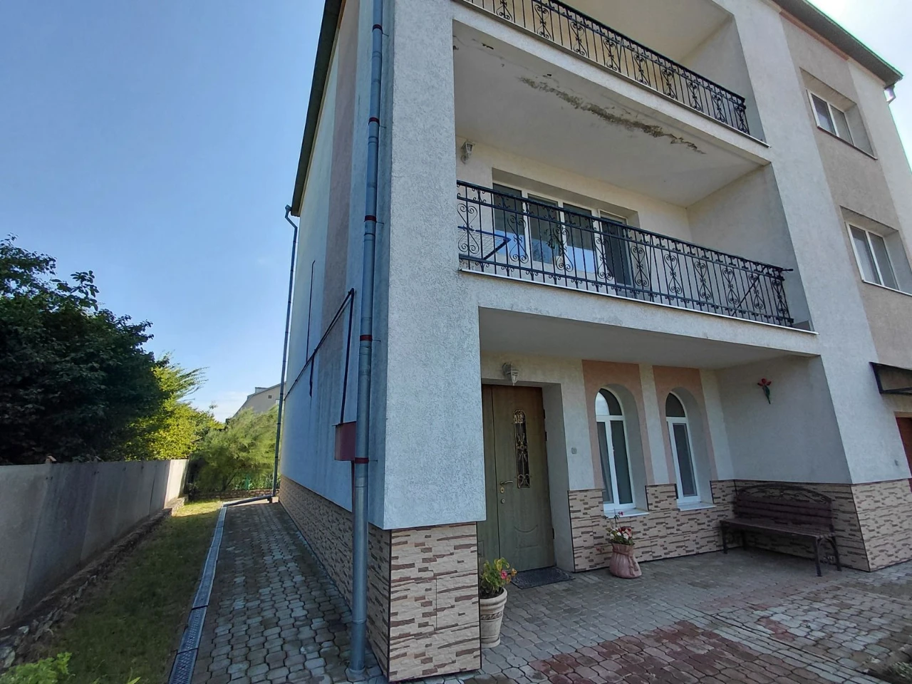 Продається чудовий будинок 290 м.кв у м. Збараж