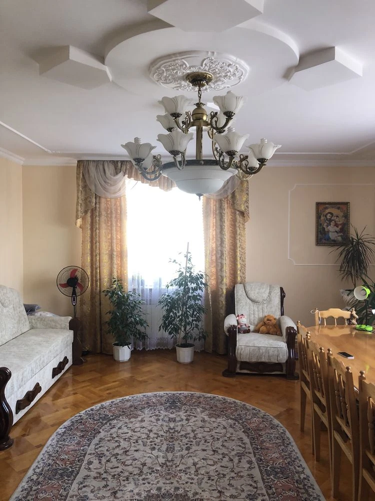 Приватний Будинок