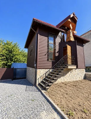 Продаж 2 поверхового котеджу на 10 кімнат з Сауною