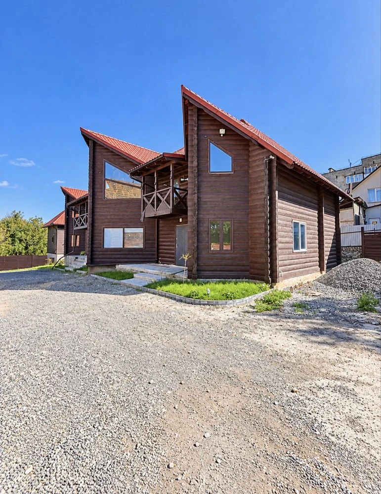 Продаж 2 поверхового котеджу на 10 кімнат з Сауною