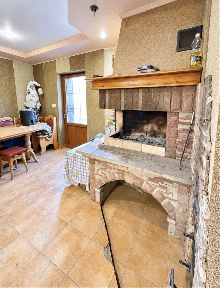 Продаж 2 поверхового котеджу на 10 кімнат з Сауною