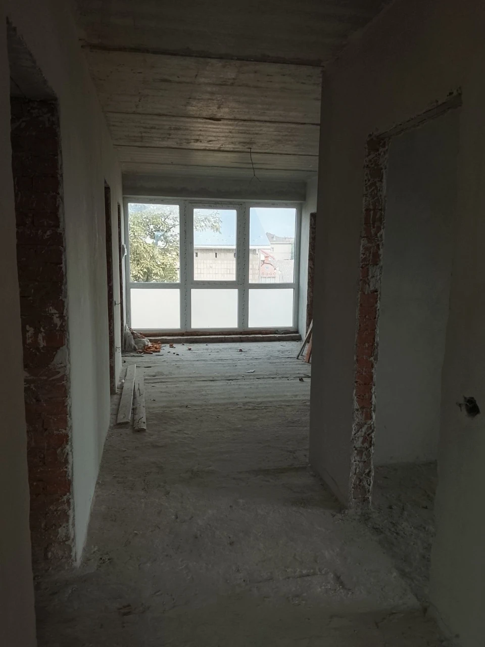 Продам трьохповерховий будинок в центрі міста.Гаряча пропози