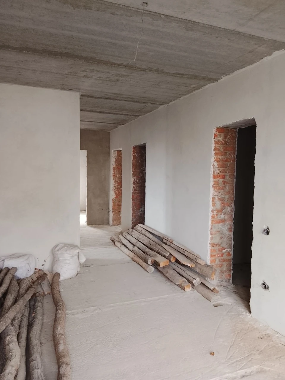 Продам трьохповерховий будинок в центрі міста.Гаряча пропози