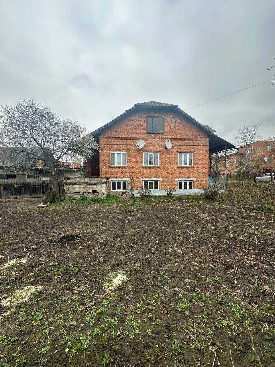 Власник.Продам будинок в центрі монастириська біля школи жил