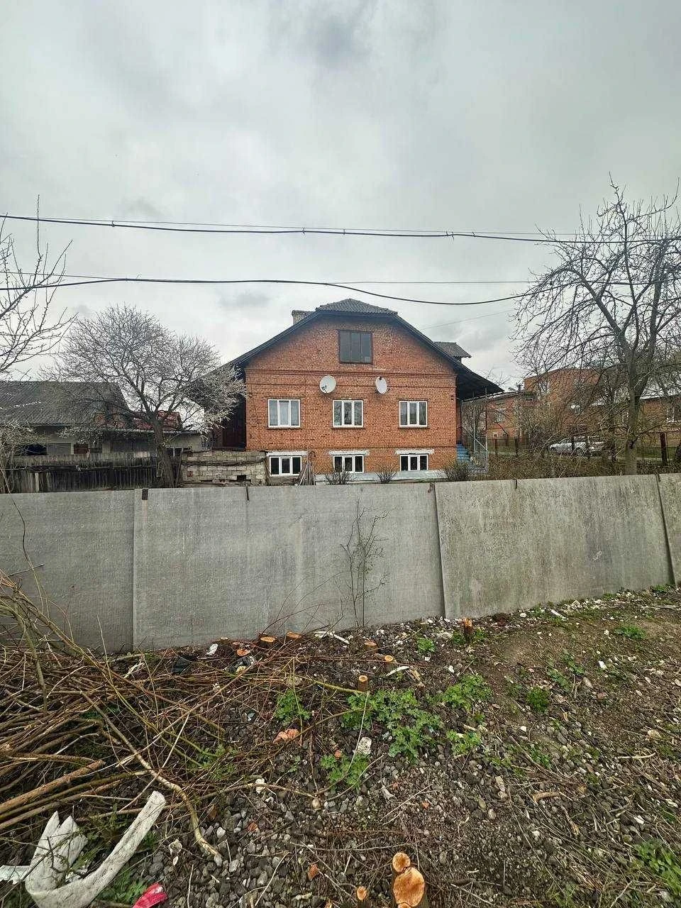 Власник.Продам будинок в центрі монастириська біля школи жил