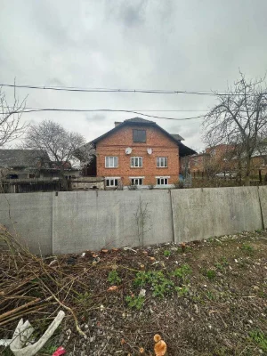 Власник.Продам будинок в центрі монастириська біля школи жил