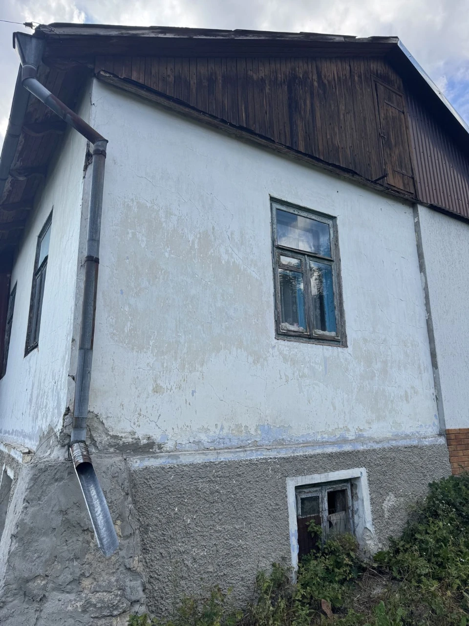 Частина будинку поруч з академією та коледжем , центр Кремен