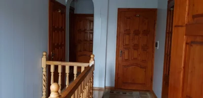 Будинок з гаражем в центрі міста