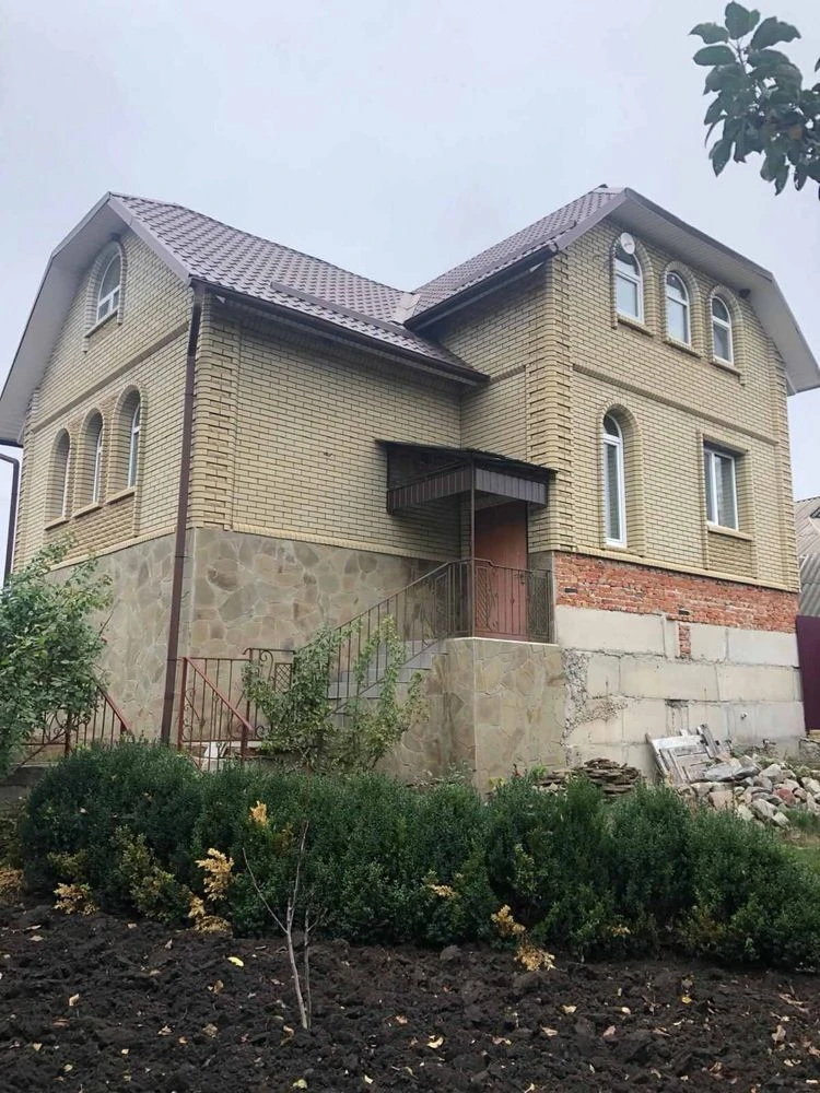 Продам добротный шикарный дом в Балаклее