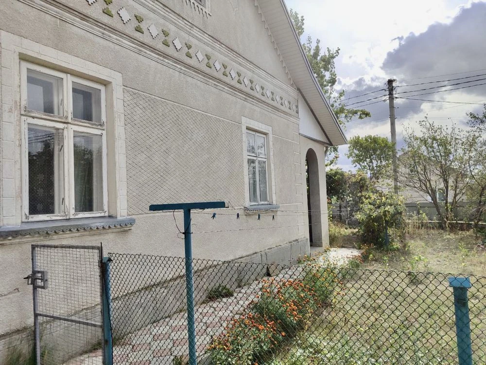 Продається добротний цегляний будинок. Чортків