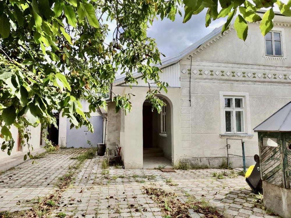 Продається добротний цегляний будинок. Чортків