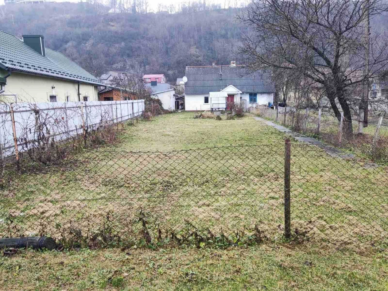 Будинок з ділянкою в центрі міста