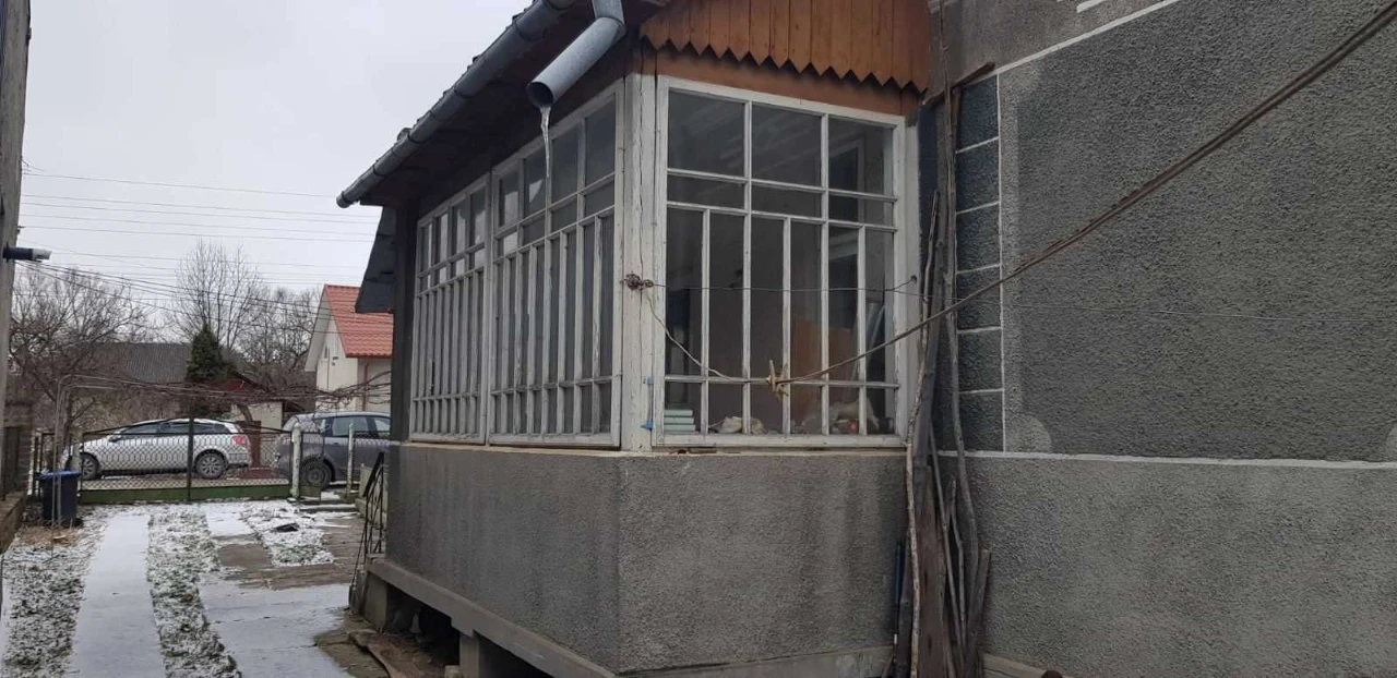 будинок з гаражем та ділянкою