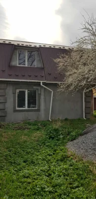 2-поверховий новозбудований будинок в центральній частині мі