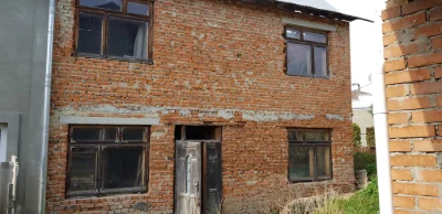 2-поверховий новозбудований будинок в центральній частині мі