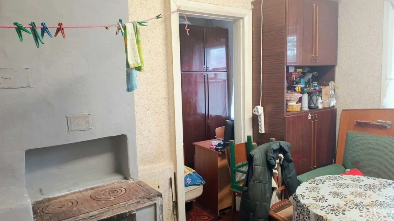 Продам будинок 42 кв. метри село Костів 1 км від Валок