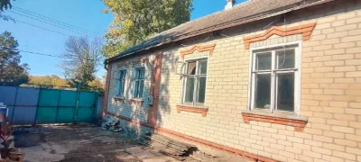 Продам міцний добротний будинок в Дергачах по головній вулиц