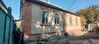 Продам міцний добротний будинок в Дергачах по головній вулиц