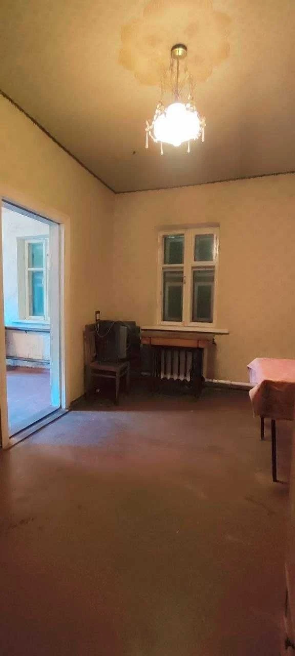 Продам міцний добротний будинок в Дергачах по головній вулиц