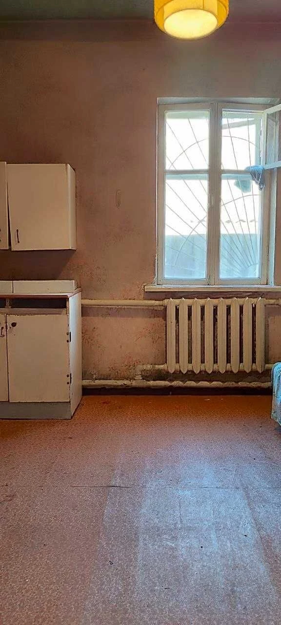 Продам міцний добротний будинок в Дергачах по головній вулиц