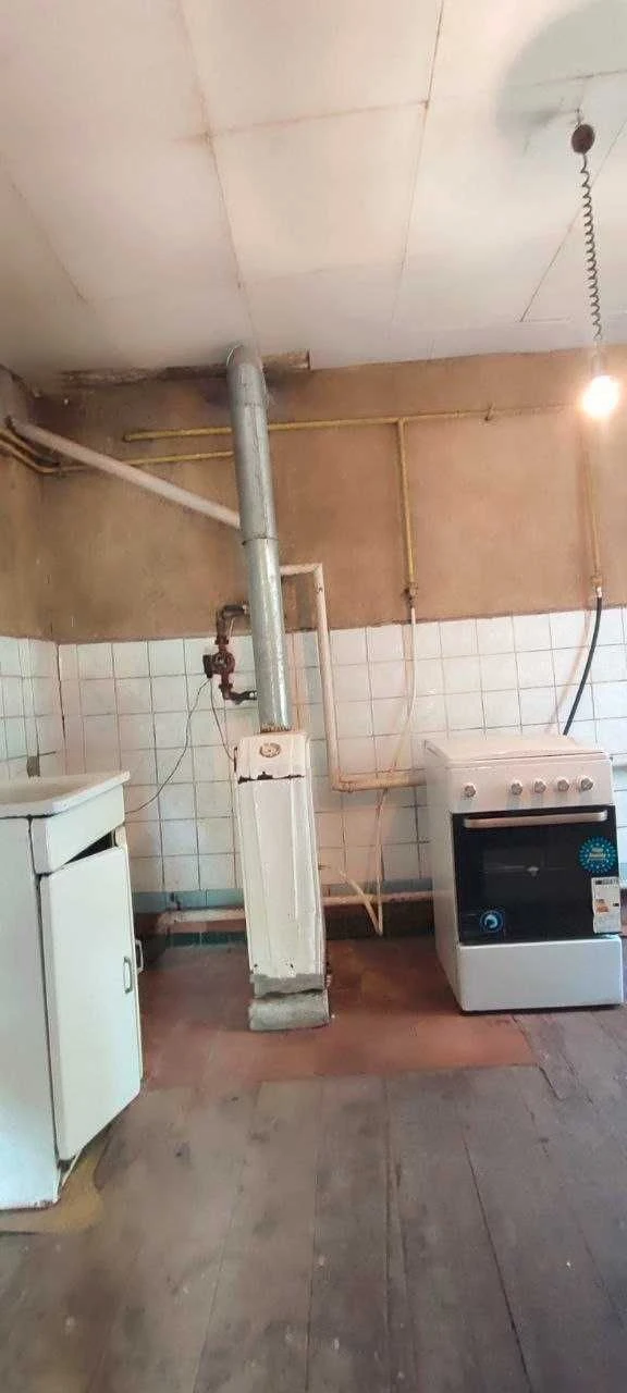 Продам міцний добротний будинок в Дергачах по головній вулиц